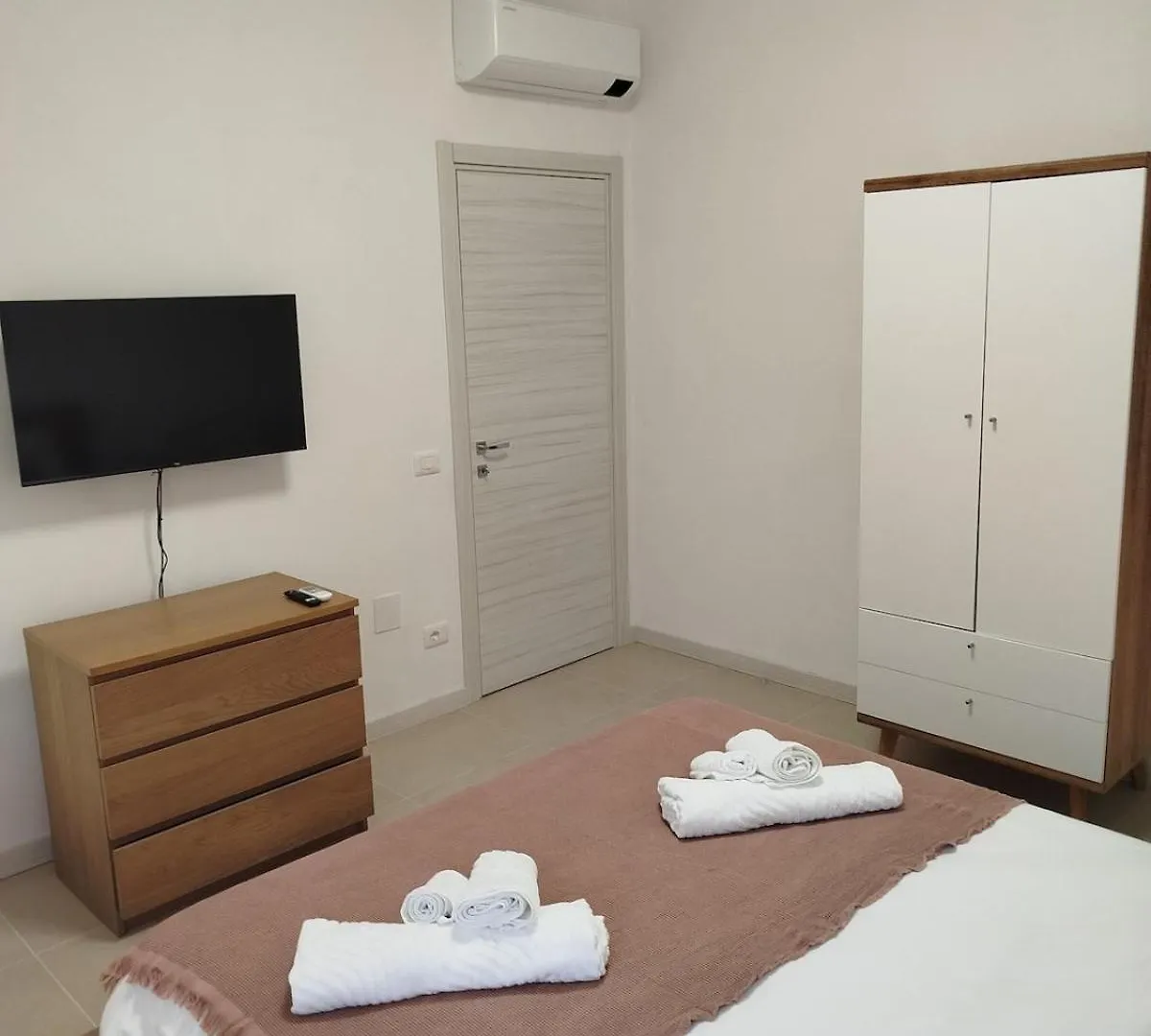 Appartamento Con 2 Camere, Parcheggio E Terrazza بيزا