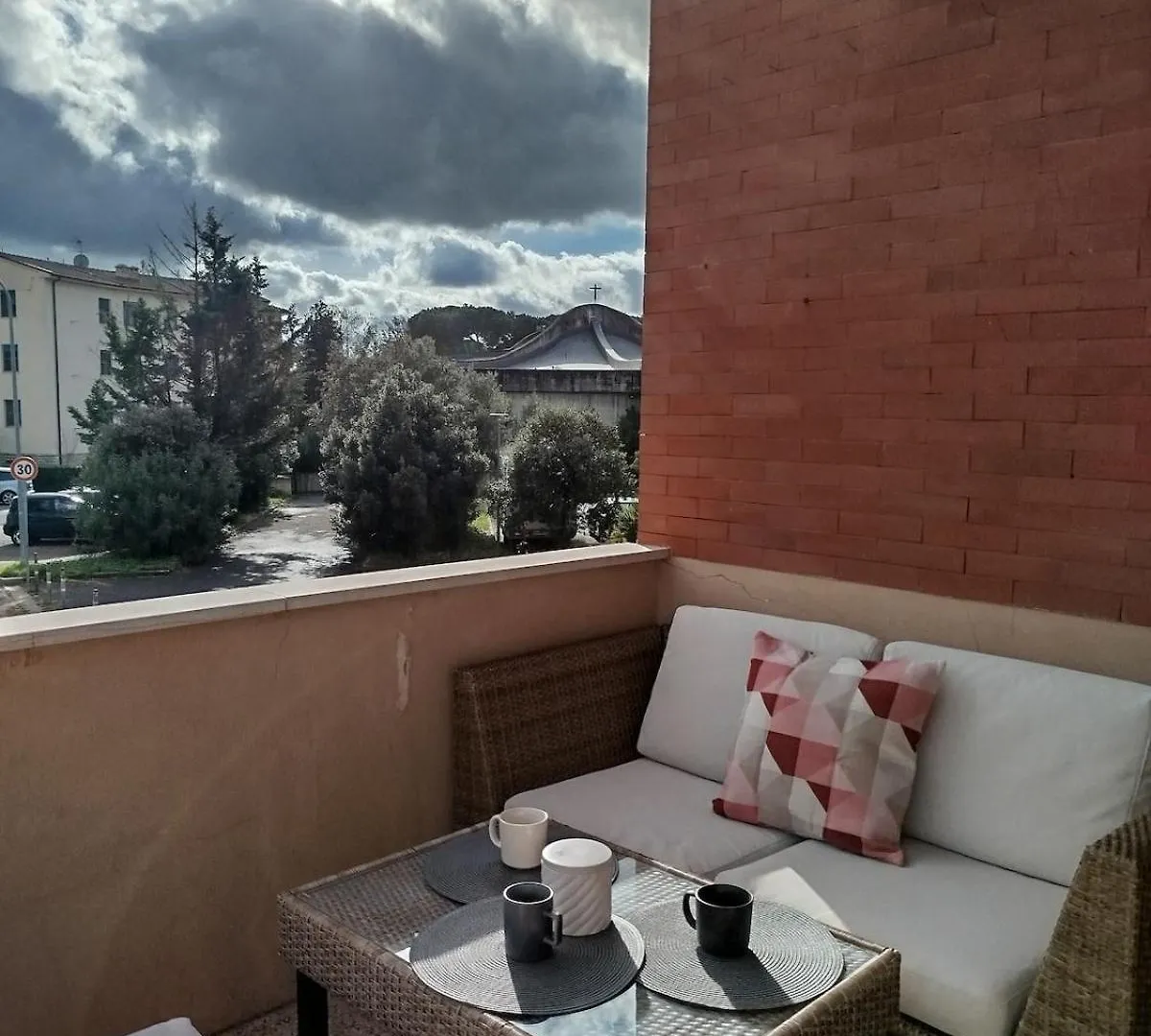 Appartamento Con 2 Camere, Parcheggio E Terrazza Pisa